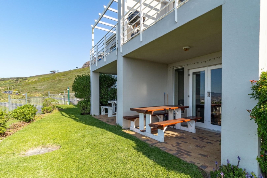 To Let 2 Bedroom Property for Rent in Vredehoek Western Cape